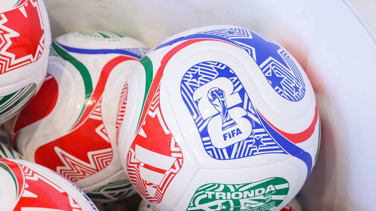 Piłki nożne z logiem FIFA