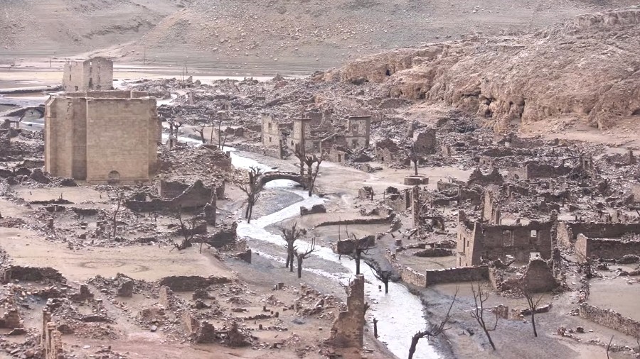 Opadająca woda odsłoniła ruiny wsi Mansilla de la Sierra w Hiszpanii. Fot. YouTube / Mundo Extraño.