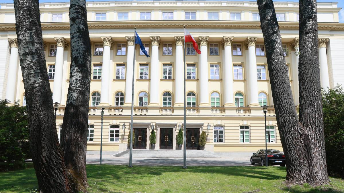 Interwencja służb przez kancelarią premiera. "Kobieta z kanistrem"