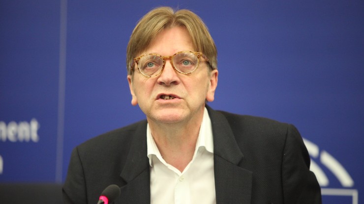 Guy Verhofstadt z grupą europosłów domaga się odwołania Ursuli von der Leyen za polski KPO