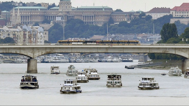 Upamiętniono ofiary katastrofy statku na Dunaju