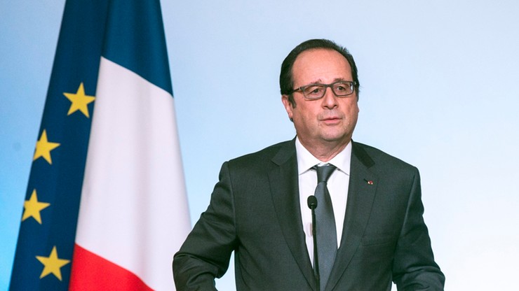 Po atakach dżihadystów w Paryżu spadło poparcie dla prezydenta Francji