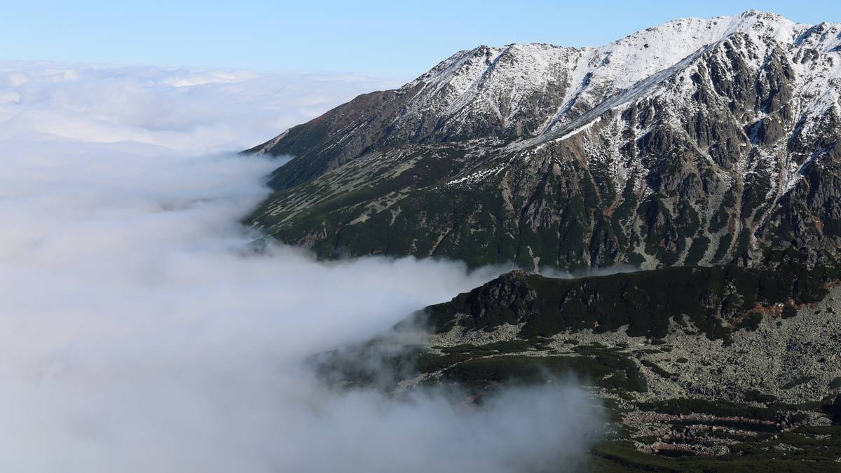 Tatry pod śniegiem. Park narodowy alarmuje turystów