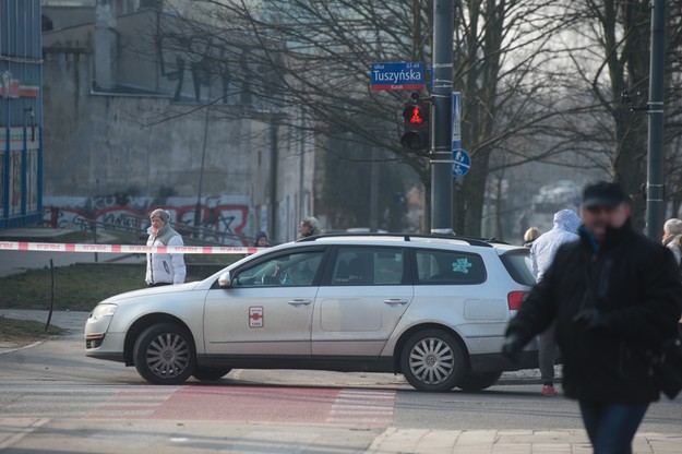 Samochód wjechał w kobiety stojące przed przejściem dla pieszych. Stan dwóch z nich jest ciężki