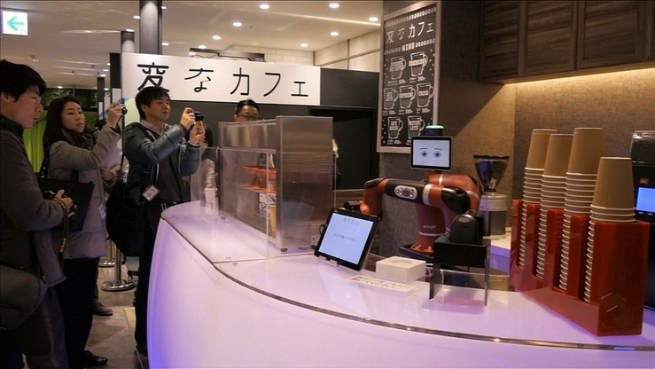 Robot-barista w Tokio. Poda kawę, wyczyści filtry i usunie fusy