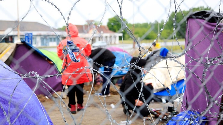 Węgrzy przedłużają stan kryzysowy w związku z napływem uchodźców. "Każdy imigrant oznacza zagrożenie"