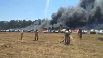 Indie: na parkingu spłonęło 300 aut widzów pokazu lotniczego [WIDEO]