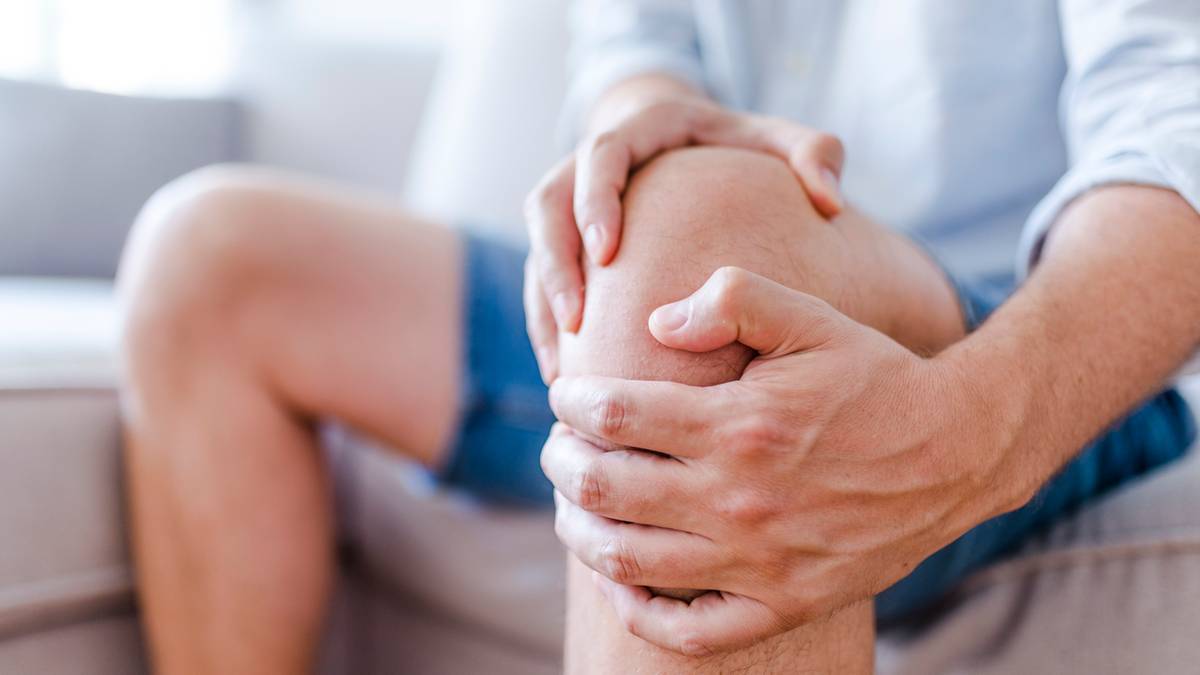 Czujesz, że twoje kolana "klikają"? To może być ważny sygnał od ciała