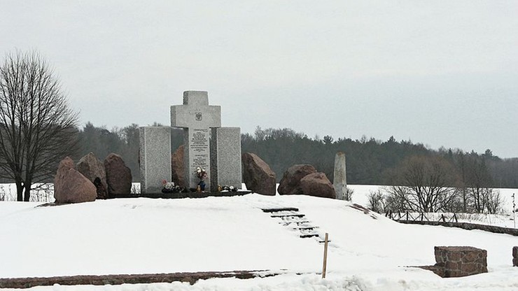 Ukraina: zdewastowano pomnik Polaków z Huty Pieniackiej. Ukraińskie MSZ potępiło wandalizm