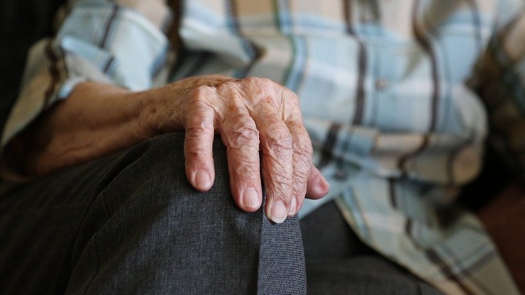 93-latkowi skradziono hulajnogę, którą dojeżdżał do pracy. Wnuczka prosi o pomoc