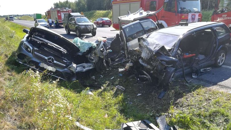 Zderzenie trzech aut i ciężarówki koło Olsztyna. Cztery osoby ciężko ranne
