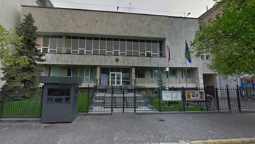 Rosyjski atak na Ukrainę. Uszkodzony budynek polskiej ambasady w Kijowie