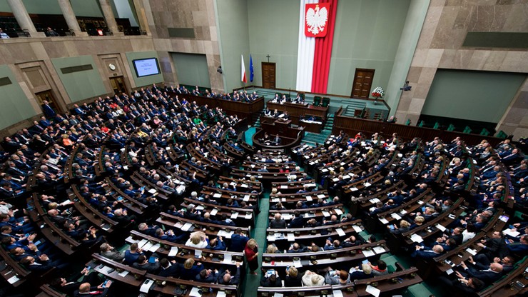 Sejm uchwalił tzw. "pomostową" ustawę medialną, która wprowadza nową instytucję - Radę Mediów Narodowych