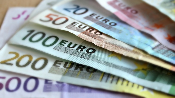 Po zwycięstwie Macrona euro umocniło się wobec dolara