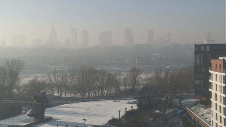 Wielki smog nad polskimi miastami. "Zaleca się unikanie przebywania na zewnątrz"