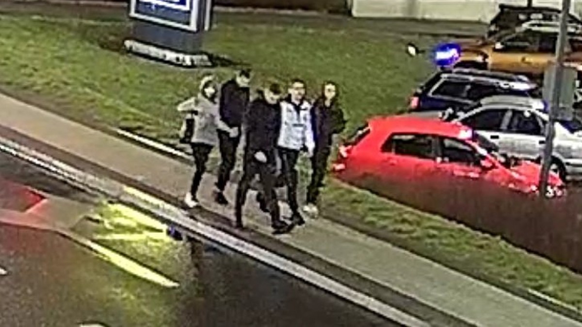 Katowice. Pobili dwóch 17-latków. Policja szuka bandy, która ich napadła