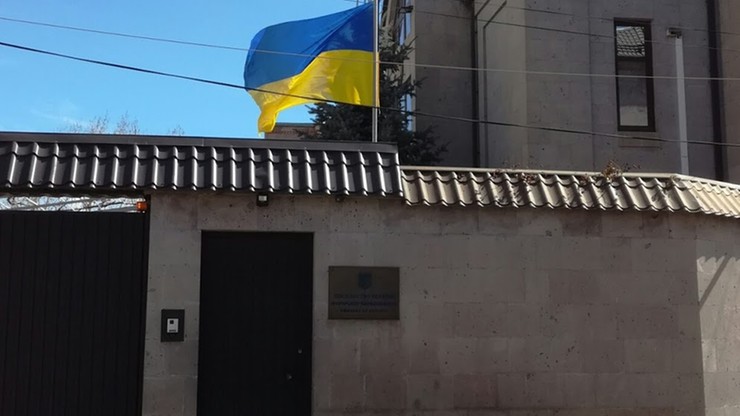 Ambasada Ukrainy w Erywaniu zaatakowana... barszczem