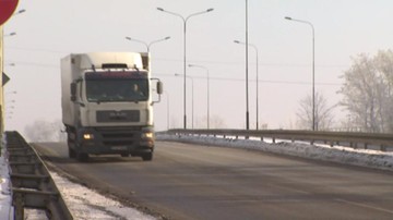 13 cudzoziemców w ciężarówce zatrzymanej przy autostradzie A4