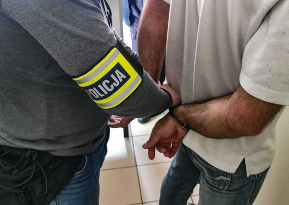 Gruziński kurier został zatrzymany przez policję i usłyszał zarzuty.