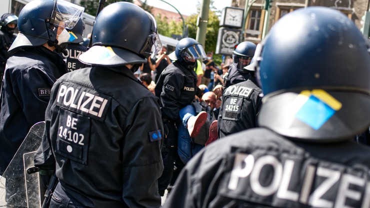 Niemieccy policjanci wśród wychwalających Hitlera. "To ohydne i haniebne"