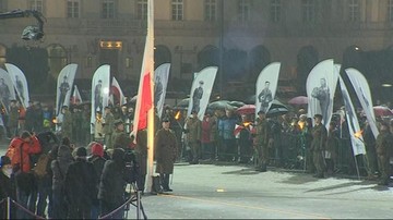 Polska flaga na stałe na Placu Piłsudskiego w Warszawie
