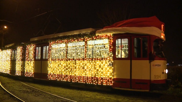 Mikołajkowy tramwaj wozi pasażerów w Gorzowie Wielkopolskim