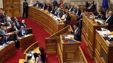 Grecki parlament uchwalił pakiet oszczędnościowy. Zamieszki w stolicy