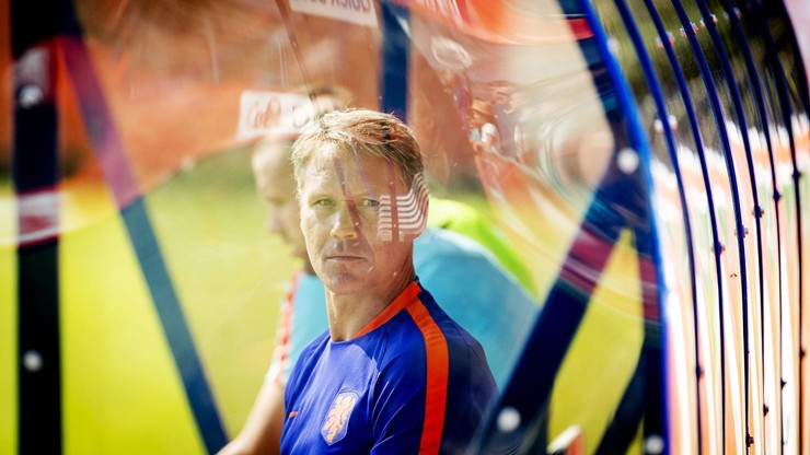 Marco van Basten opuszcza sztab Holandii i przenosi się do FIFA