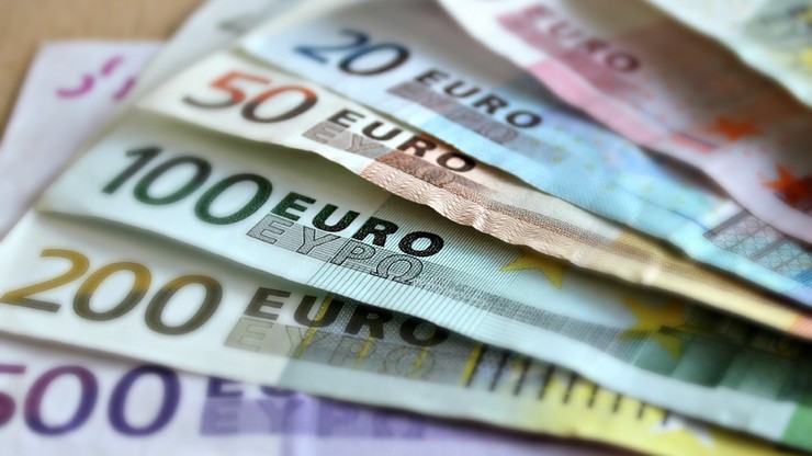 Samorządy mają wstrzymać się z przetargami na inwestycje unijne
