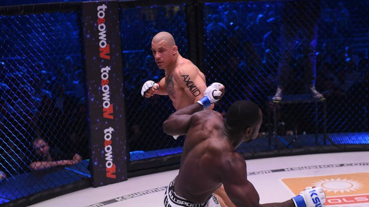 Janikowski złamał rękę podczas walki. "Chyba za mocno bije"