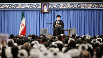 "Iran musiał odpowiedzieć na poczucie zranionej dumy. Nie upatrywałabym eskalacji"