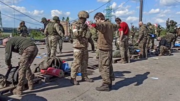 Ukraińscy żołnierze w niewoli. Ich żony dostają "podejrzane" telefony