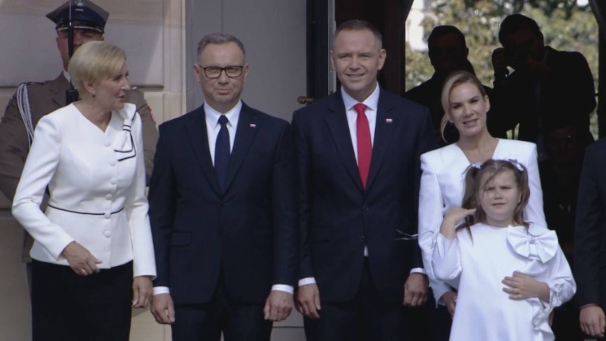 Nawrocki dotarł do Pałacu Prezydenckiego. Uroczysty przemarsz przez Warszawę
