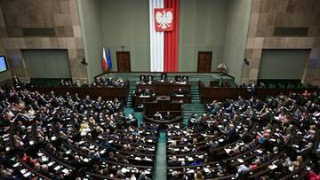 Nowy sondaż. Lider umacnia pozycję, sześć ugrupowań w Sejmie