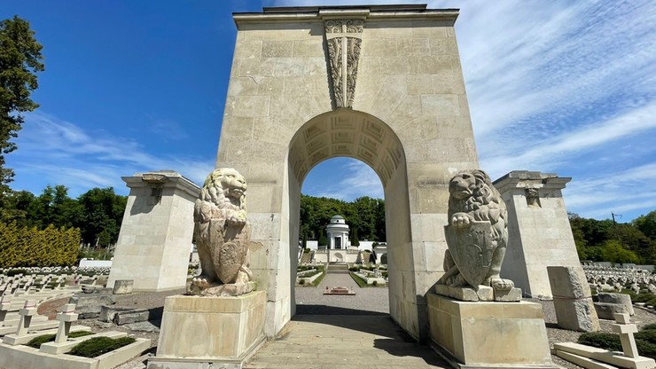 Lwy na Cmentarzu Orląt Lwowskich zostały odsłonięte