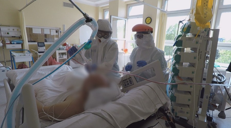 Szczecin. W szpitalu tymczasowym pacjenci przechodzą COVID-19 gorzej niż w poprzednich falach