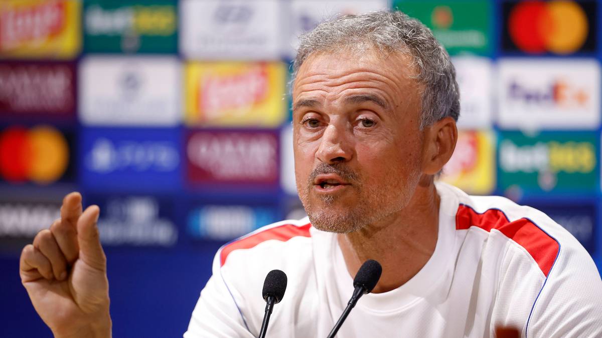 Luis Enrique, trener reprezentacji Hiszpanii w piłce nożnej, podczas konferencji prasowej.