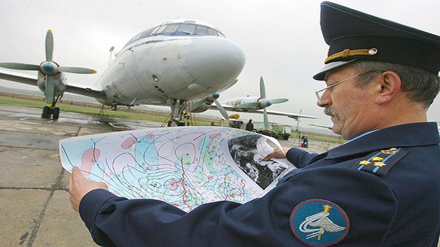 Wojskowi przygotowują się do rozpędzania chmur nad Moskwą. Fot. kp.ru