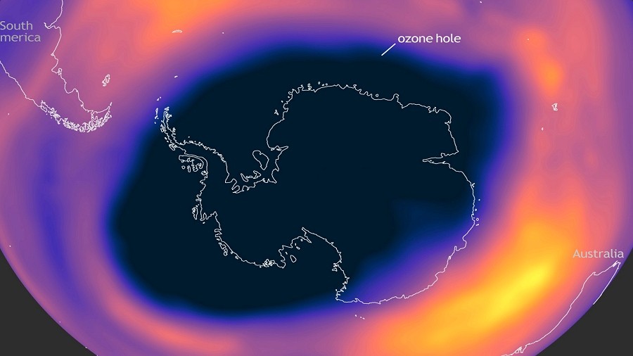 Dziura ozonowa nad Antarktydą. Fot. ESA.