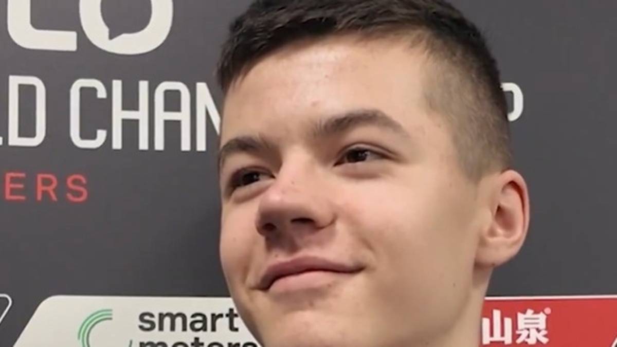 Portret Michała Szubarczyka, młodego polskiego snookerzysty.