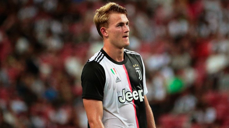 ICC: Niefortunny występ de Ligta. Pokonał... Szczęsnego (WIDEO)