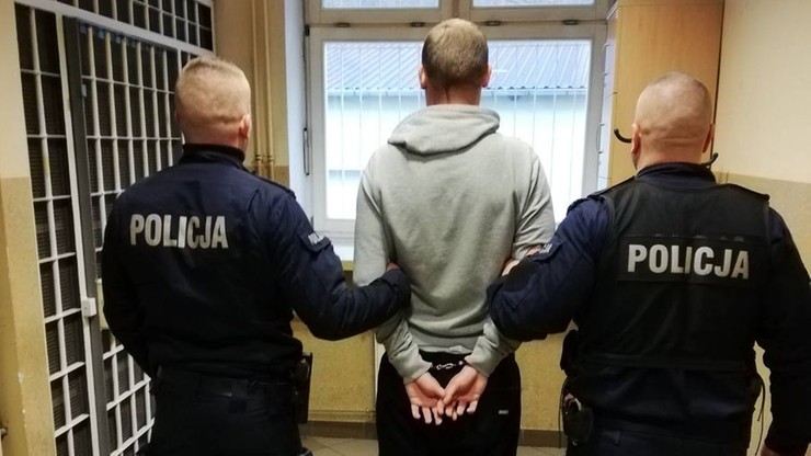Gdańsk: 31-latek zatrzymany za znieważenie na tle narodowościowym. Usłyszał siedem zarzutów