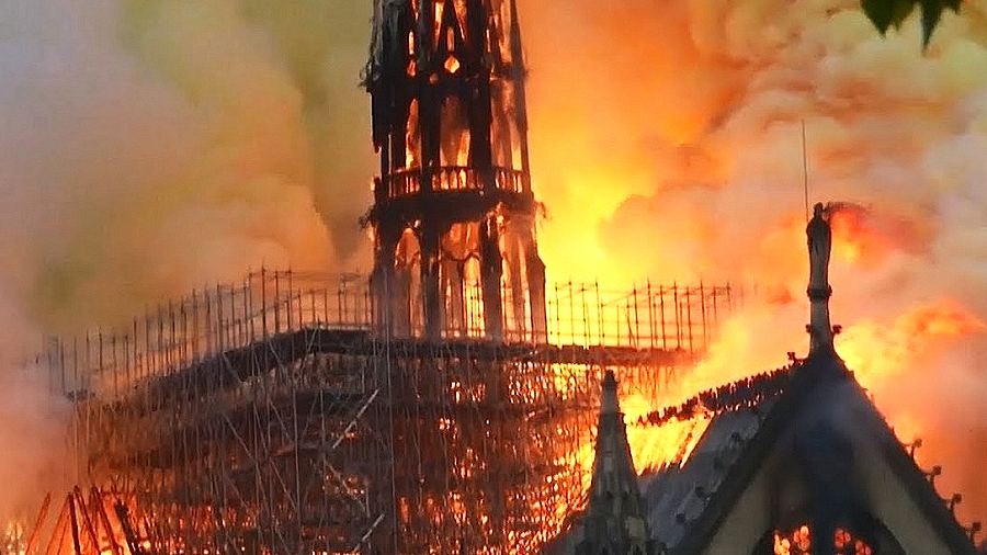 21.04.2019 07:00 Pożar katedry Notre Dame to katastrofa ekologiczna, która może trwać całymi latami