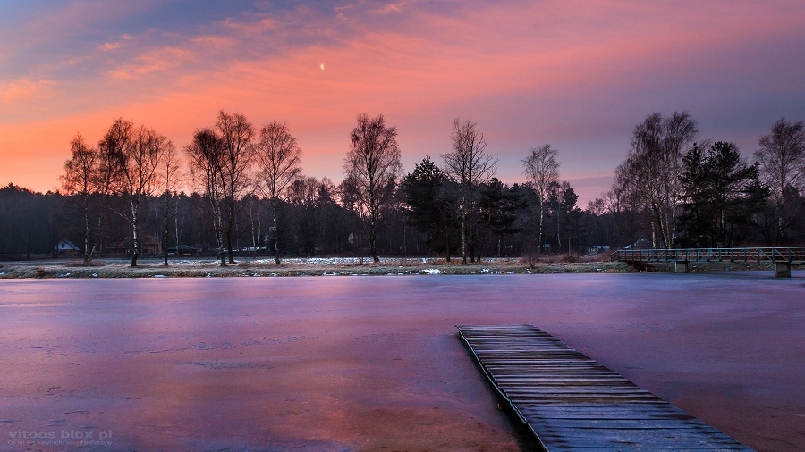 Wschód Słońca nad zalewem w Kamionce na Podkarpaciu. Fot. Witold Ochał / TwojaPogoda.pl