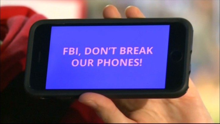 USA: FBI już wie jak odblokować iPhone'a zamachowca bez zgody Apple