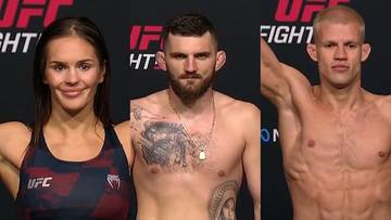 Trzy osoby stoją obok siebie na tle logotyp&oacute;w UFC. Po lewej kobieta z brązowymi włosami w czarnej bluzce sportowej z logo UFC. W środku mężczyzna z brodą i tatuażem na klatce piersiowej. Po prawej mężczyzna z blond włosami i wyrzeźbioną klatką piersiową.