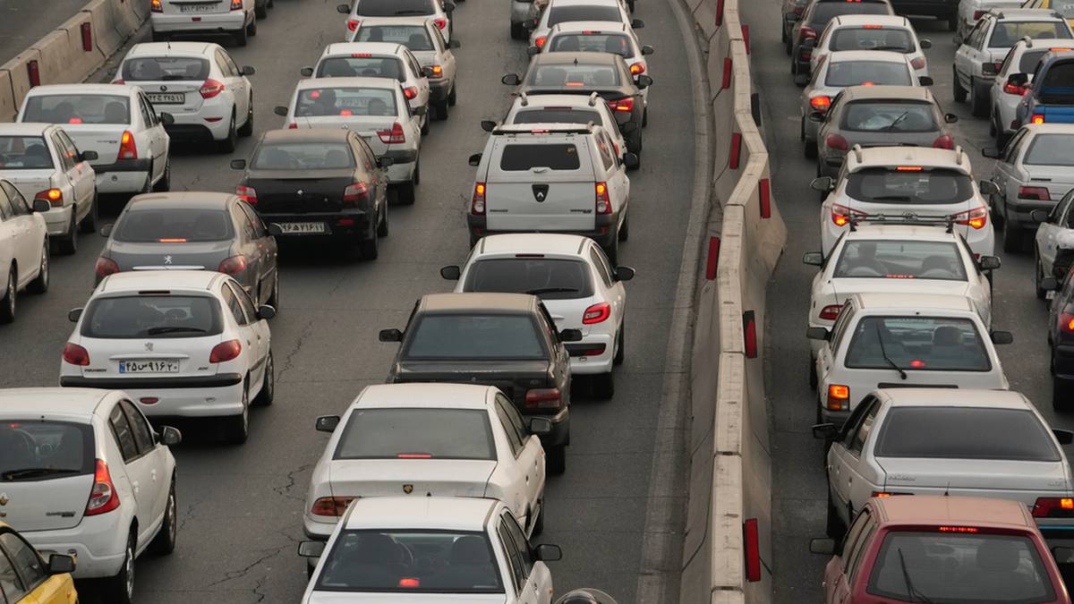 Komisja Europejska wycofuje się z całkowitego zakazu sprzedaży aut spalinowych