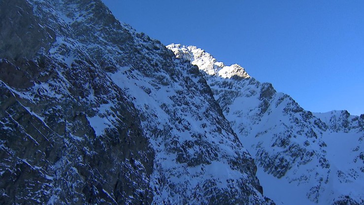 Lawina śnieżna porwała turystę w Tatrach. Nie udało się go uratować