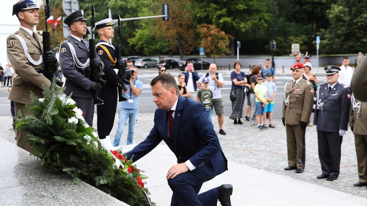 Szef MON złożył kwiaty przed pomnikiem J. Piłsudskiego z okazji święta Wojska Polskiego