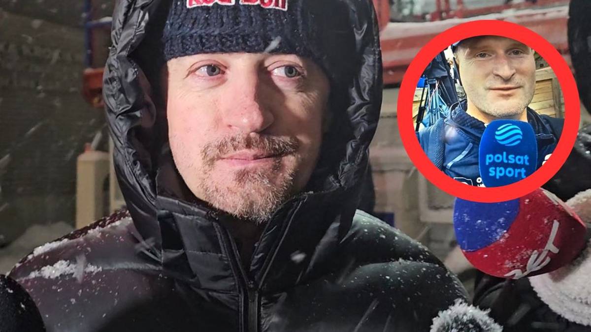 Portret mężczyzny w zimowej kurtce i czapce, z mikrofonem w pobliżu. W prawym g&oacute;rnym rogu zdjęcie innego mężczyzny w okularach i słuchawkach.